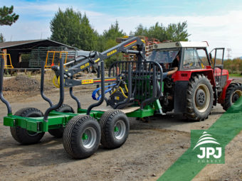 9 tunová vyvážečka Farma, dosah hydraulické ruky 6,3 metrů + traktor Zetor 12145