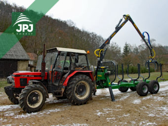 Traktor Zetor 7745 + vyvážečka Farma CT 6,3-9